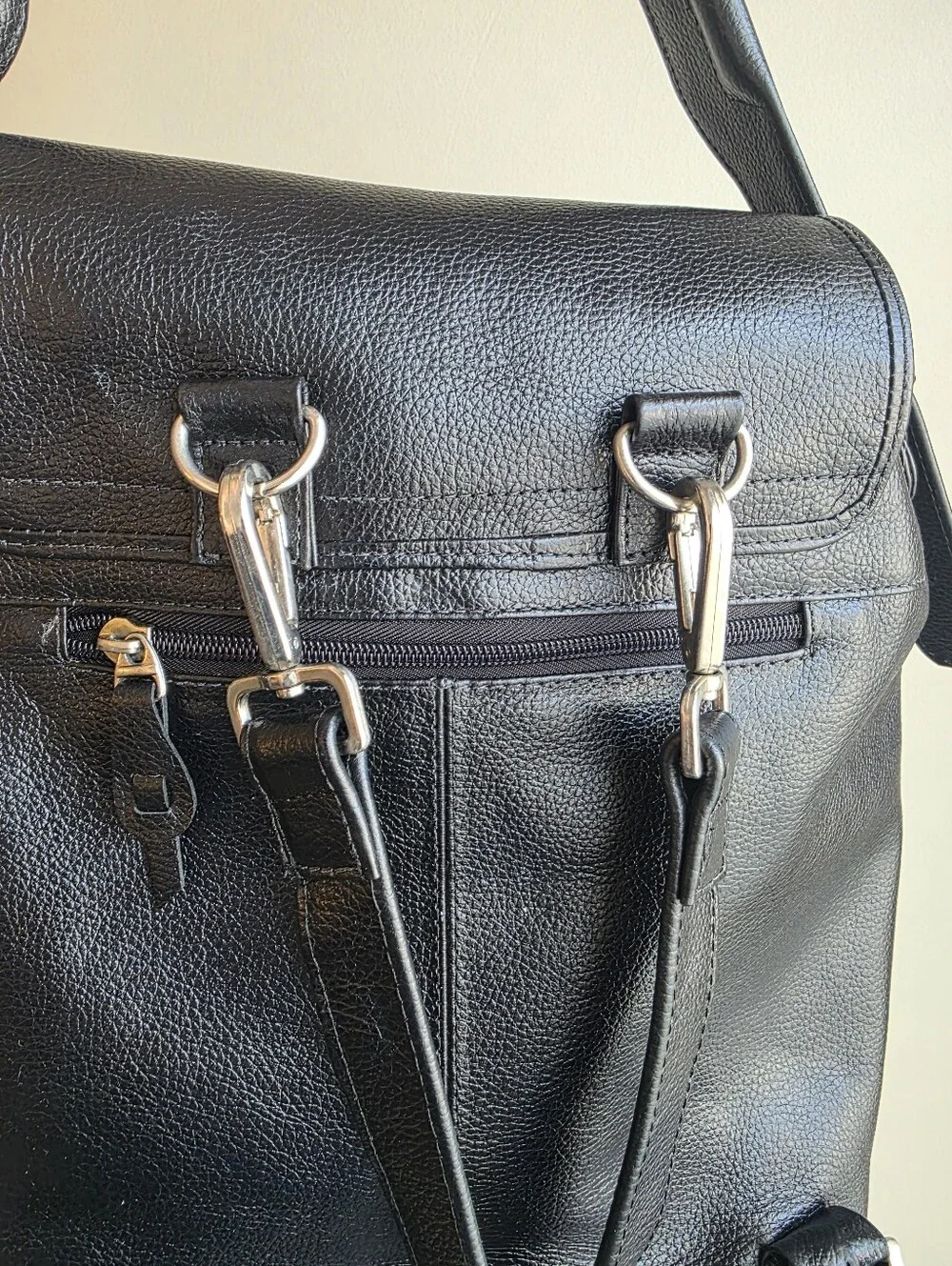 ✨ NWT Two Pretty Handcrafted Full Grain Leather Convertible Backpack ✨